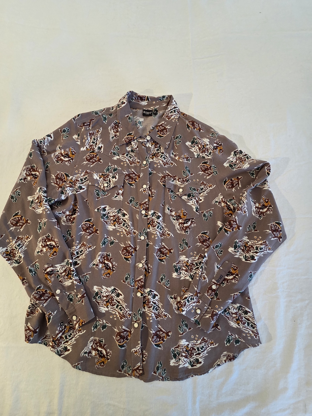 Cruel Women's XL Cowboy Printed Button-Up Shirt.